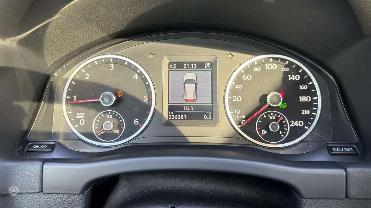 Volkswagen Tiguan 2012 — photo 16