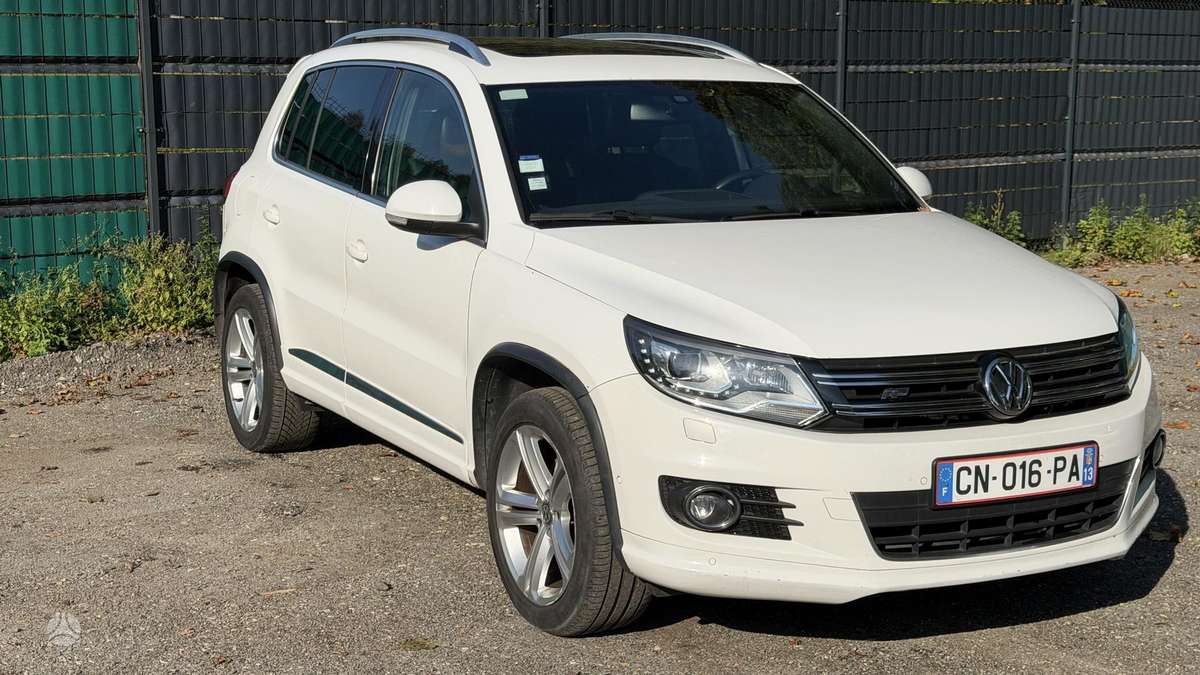 Volkswagen Tiguan 2012 — interior