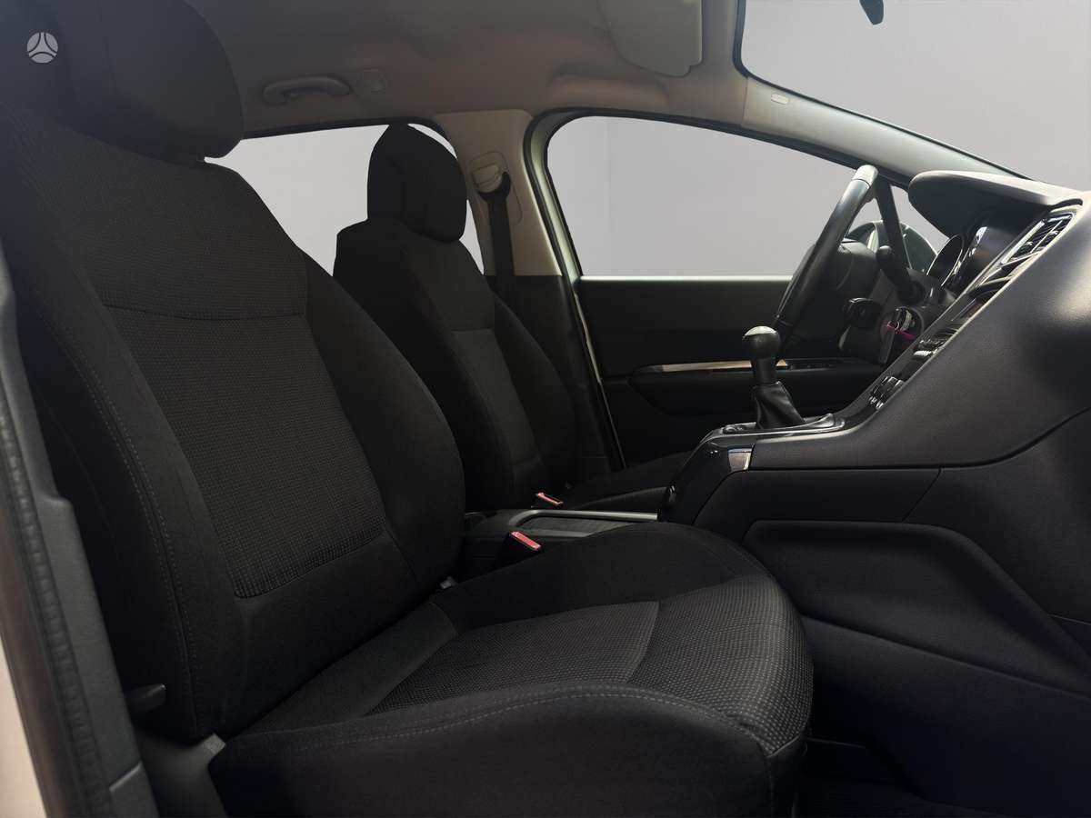 Peugeot 5008 2010 — photo 8