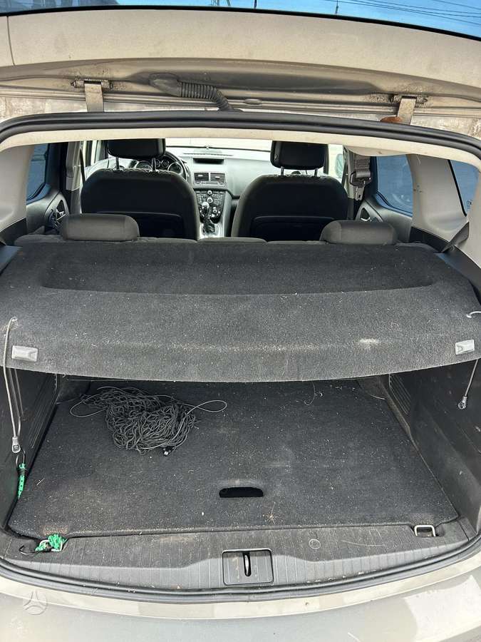 Opel Meriva 2013 — photo 10