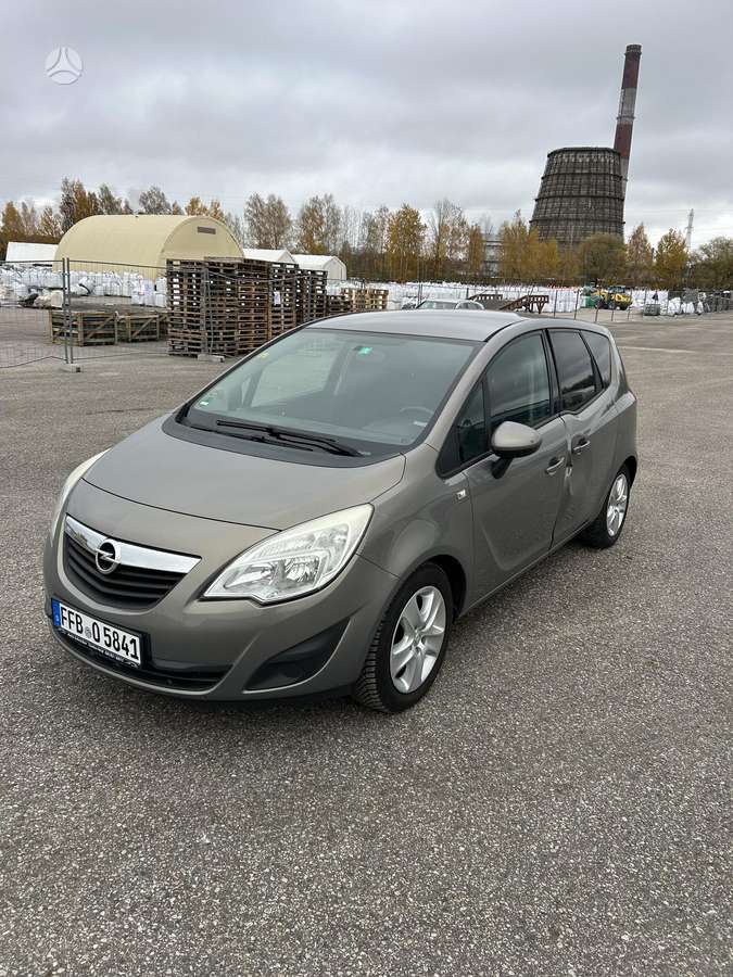 Opel Meriva 2013 — rear view
