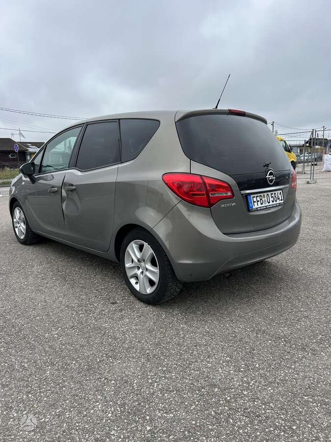 Opel Meriva 2013 — interior