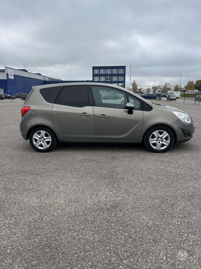 Opel Meriva 2013 — photo 5