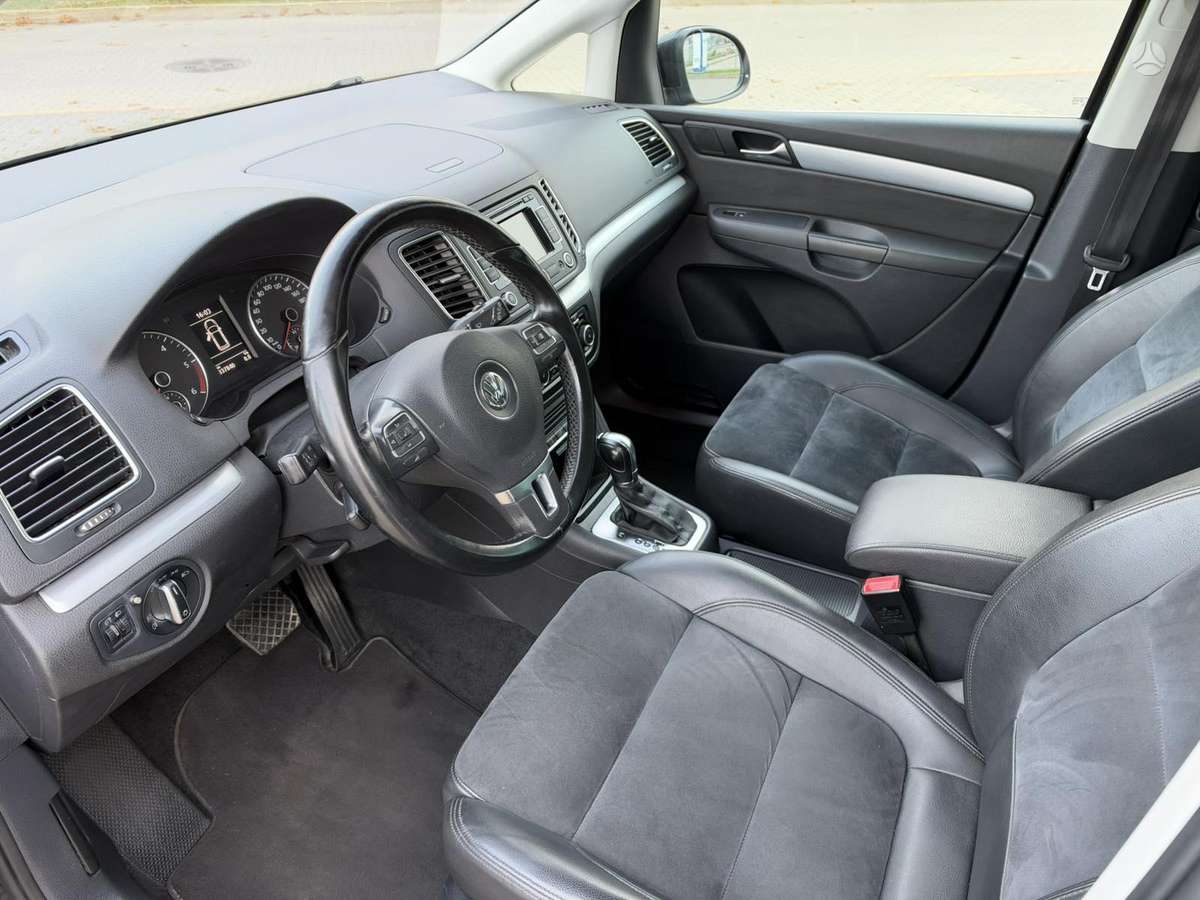 Volkswagen Sharan 2011 — photo 16
