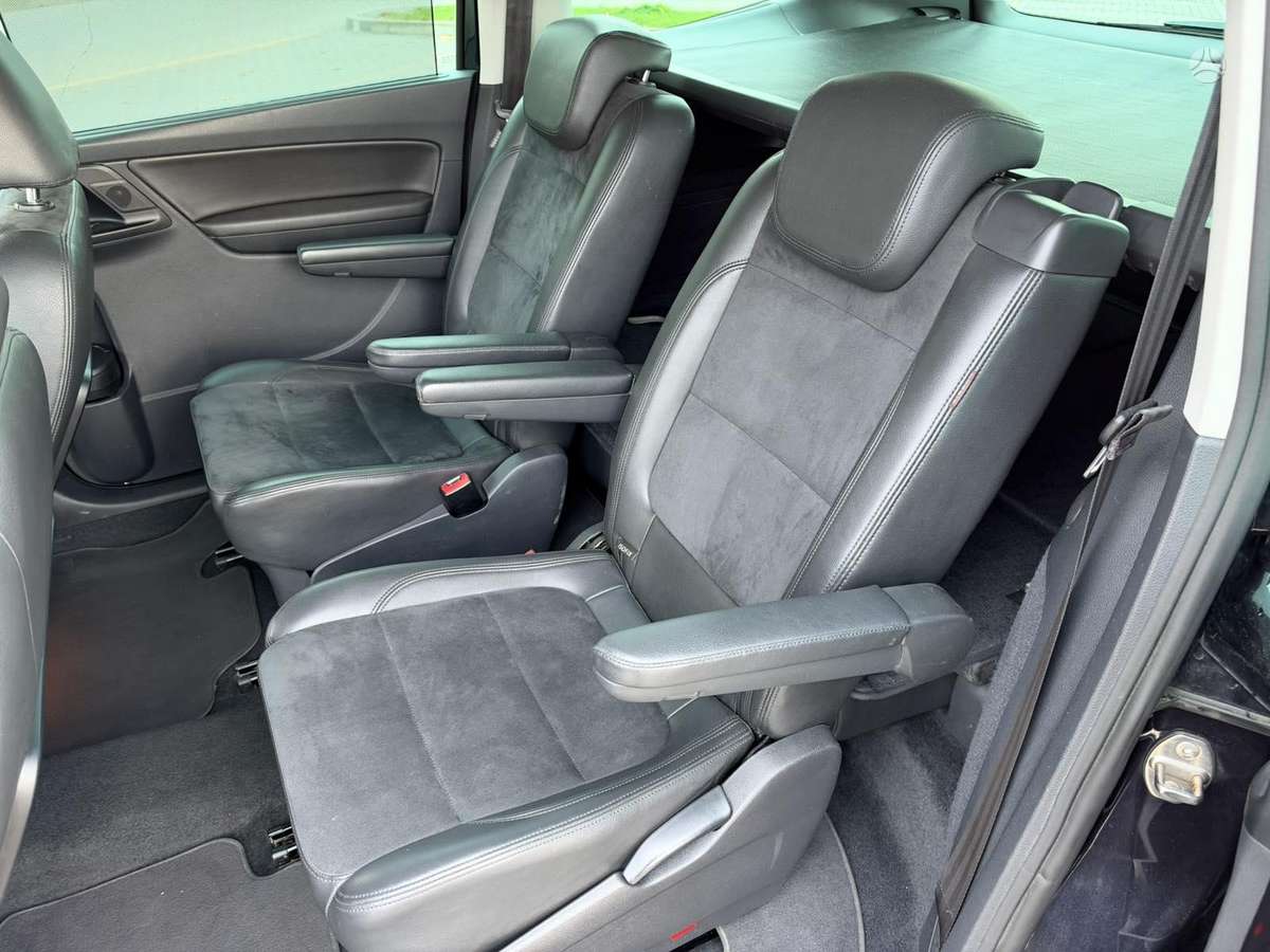 Volkswagen Sharan 2011 — photo 18