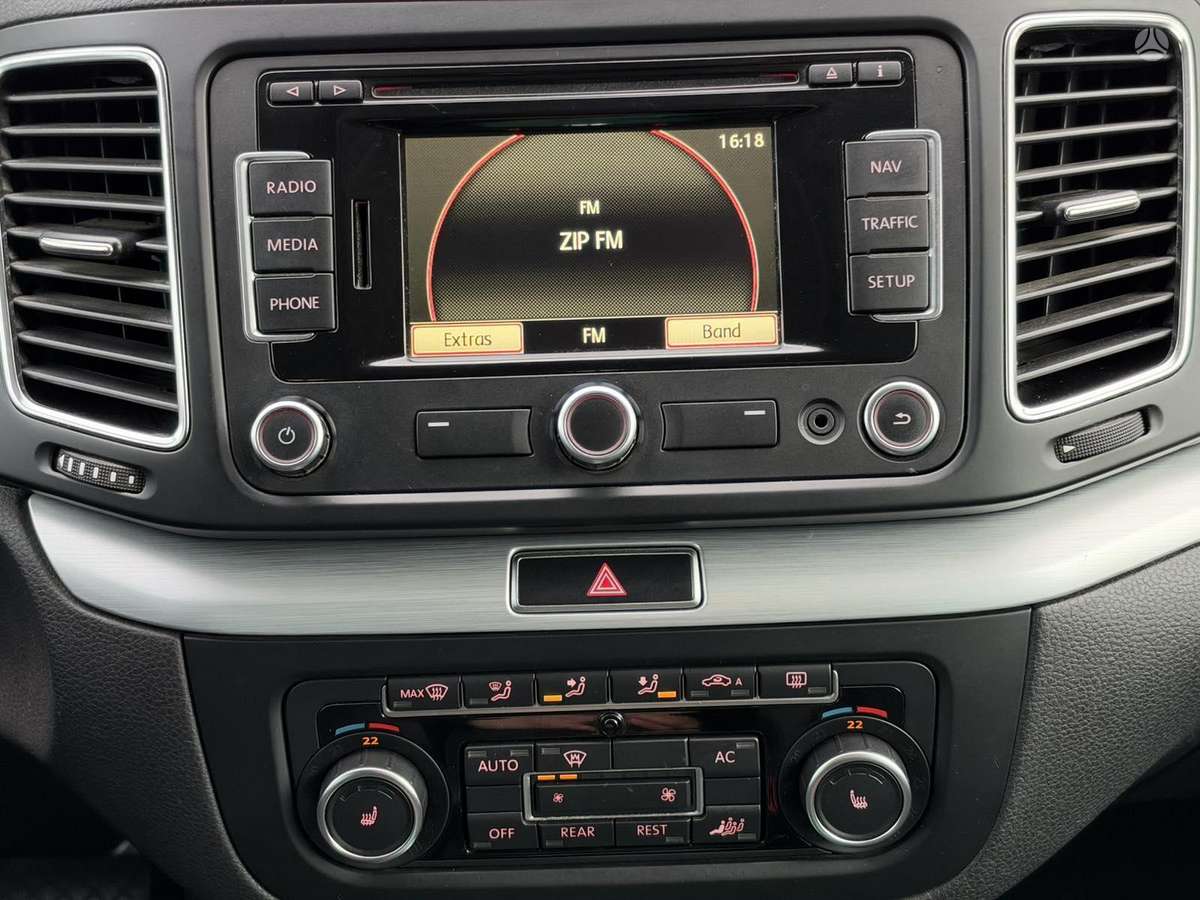 Volkswagen Sharan 2011 — photo 26
