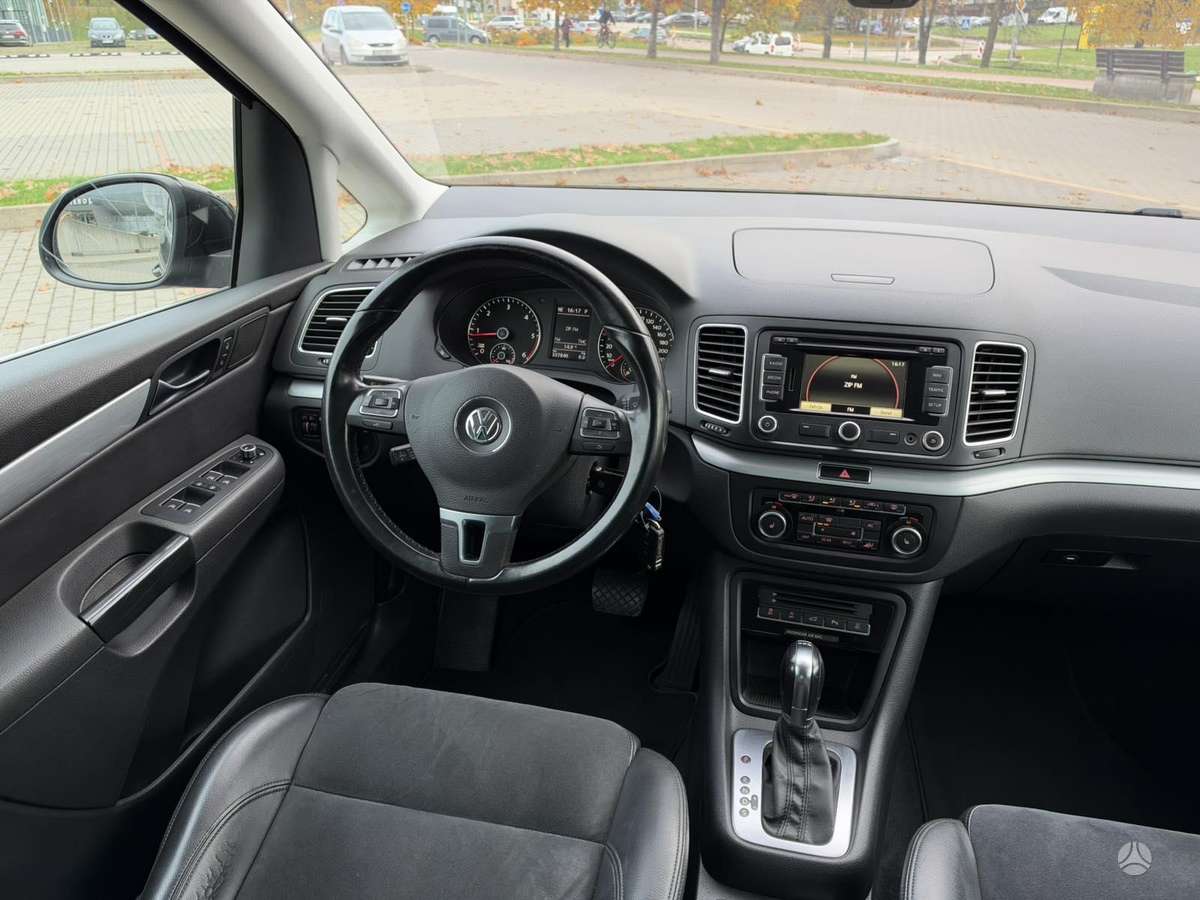 Volkswagen Sharan 2011 — photo 29