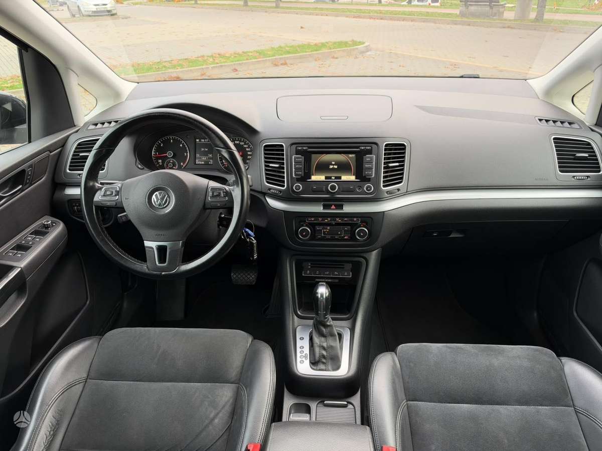 Volkswagen Sharan 2011 — photo 32