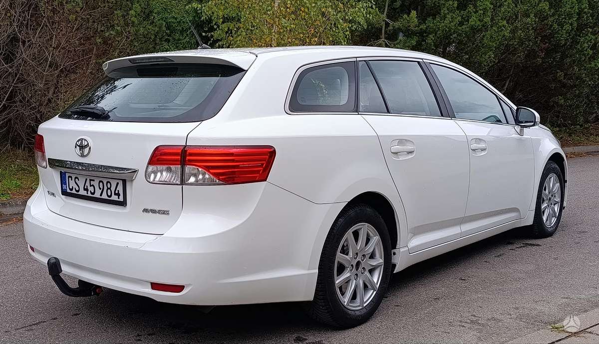 Toyota Avensis 2012 — двигун 1998 cm³, 124 HP (91kW)