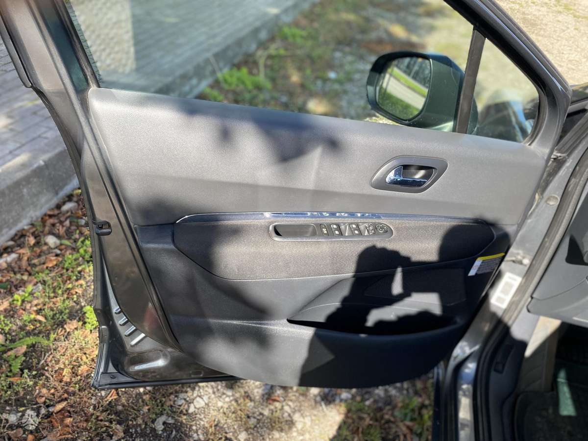 Peugeot 5008 2010 — photo 11