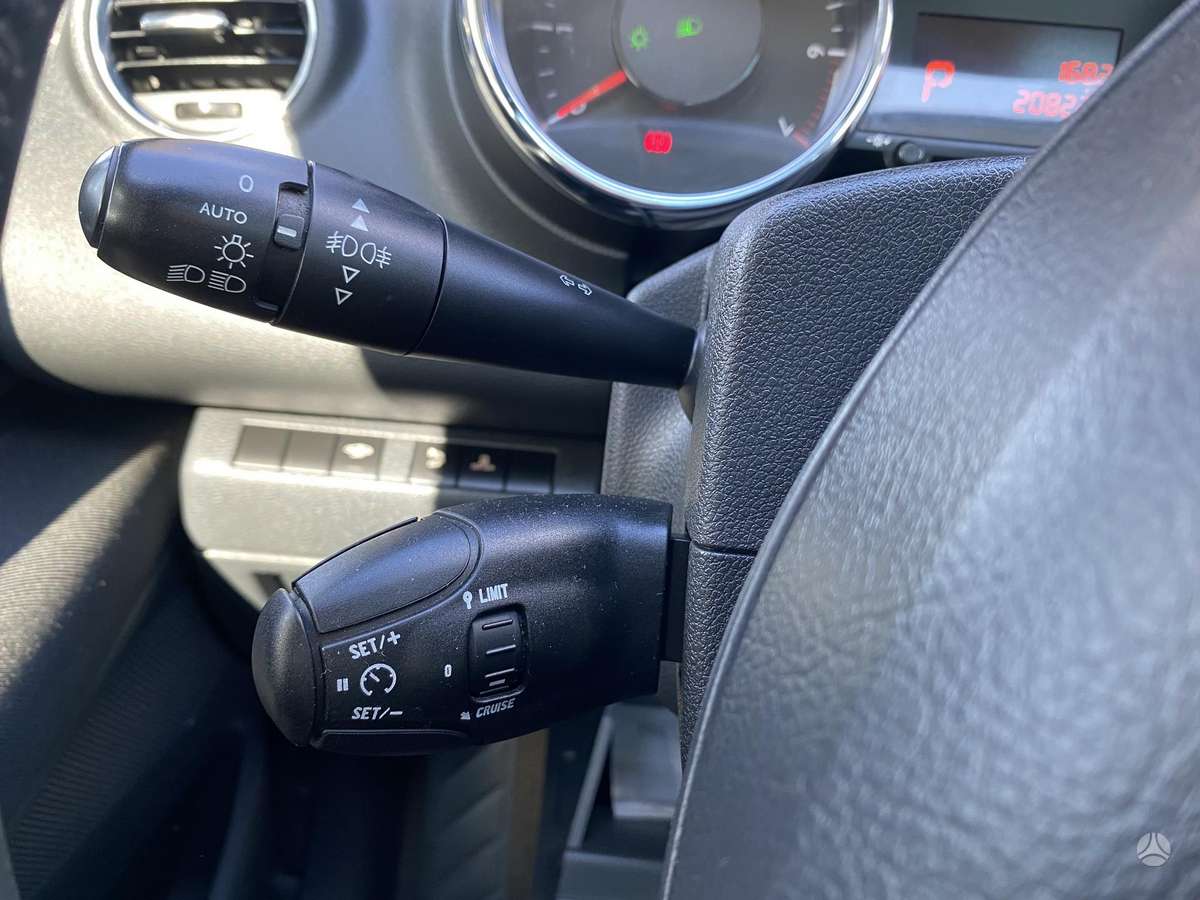 Peugeot 5008 2010 — photo 13