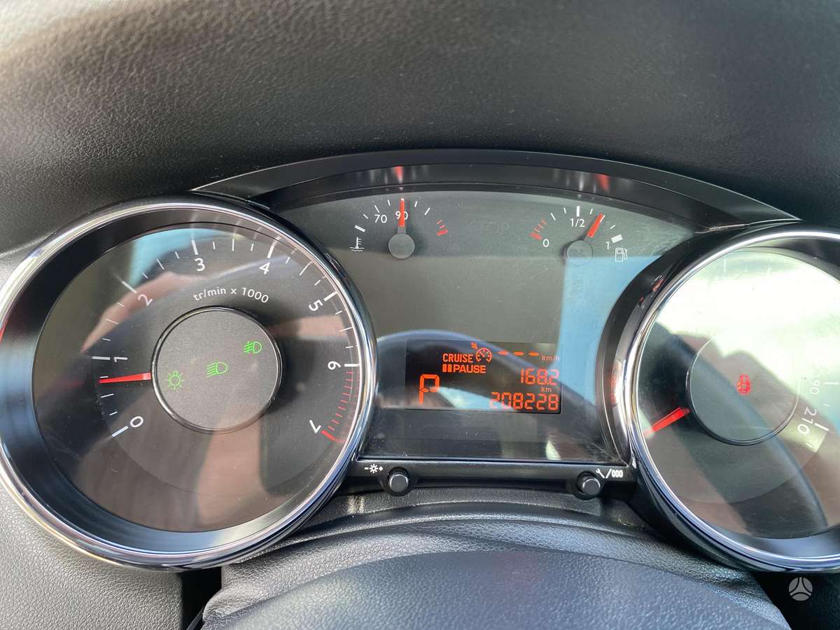 Peugeot 5008 2010 — photo 15