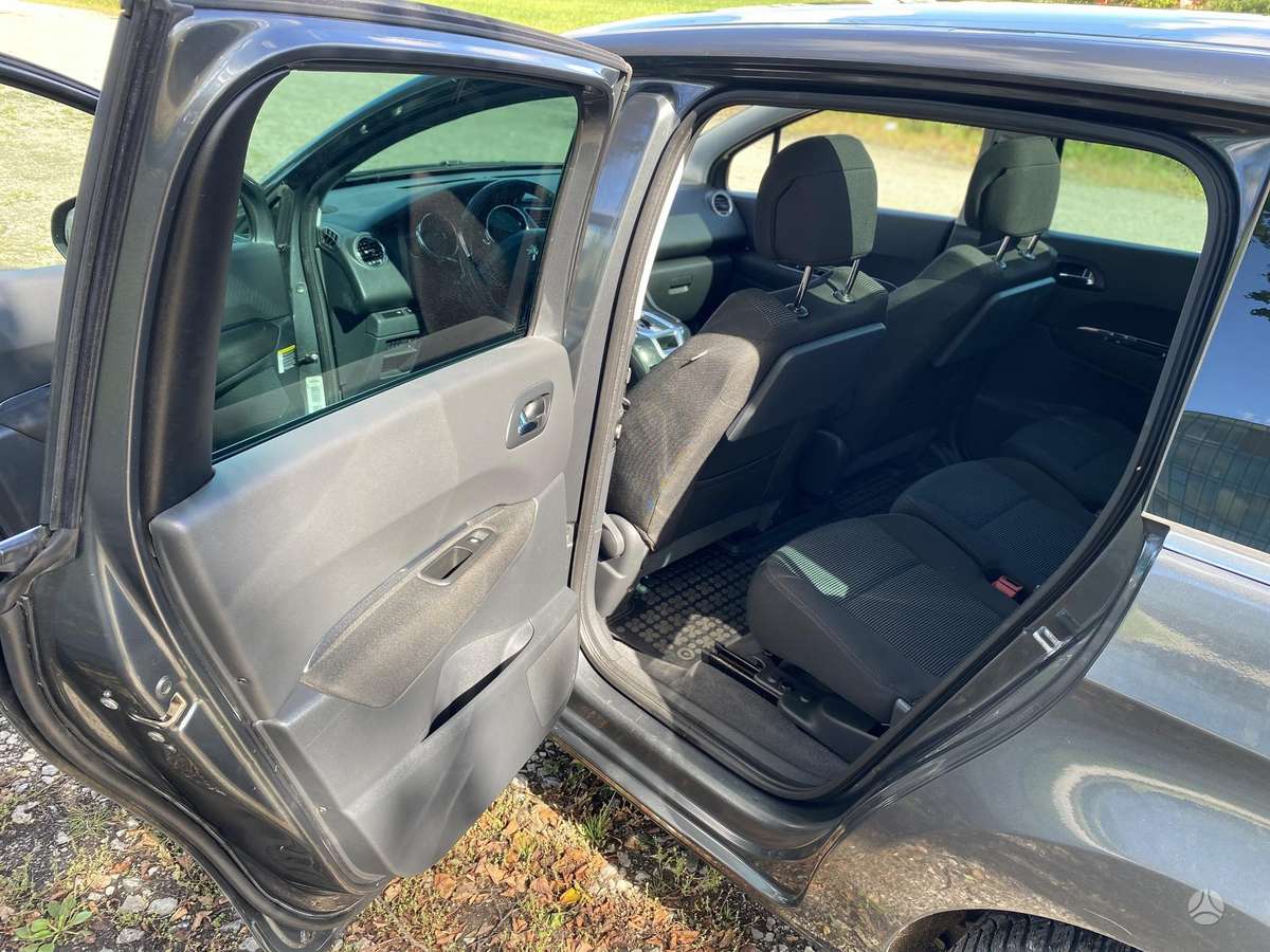 Peugeot 5008 2010 — photo 18