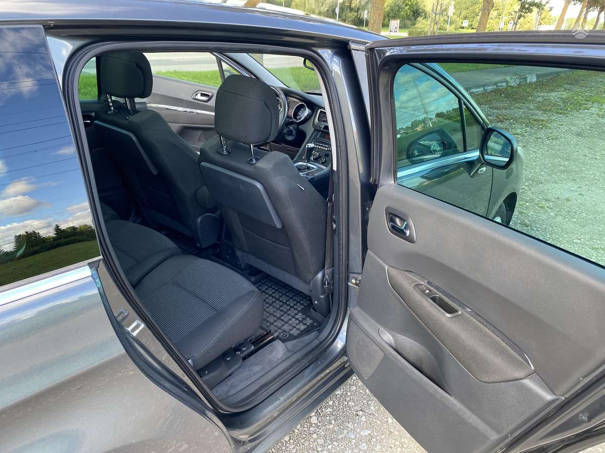 Peugeot 5008 2010 — photo 21