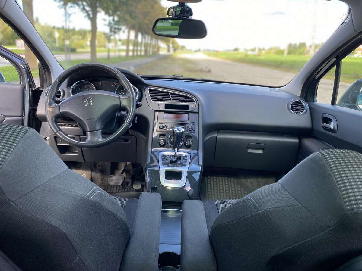 Peugeot 5008 2010 — photo 22