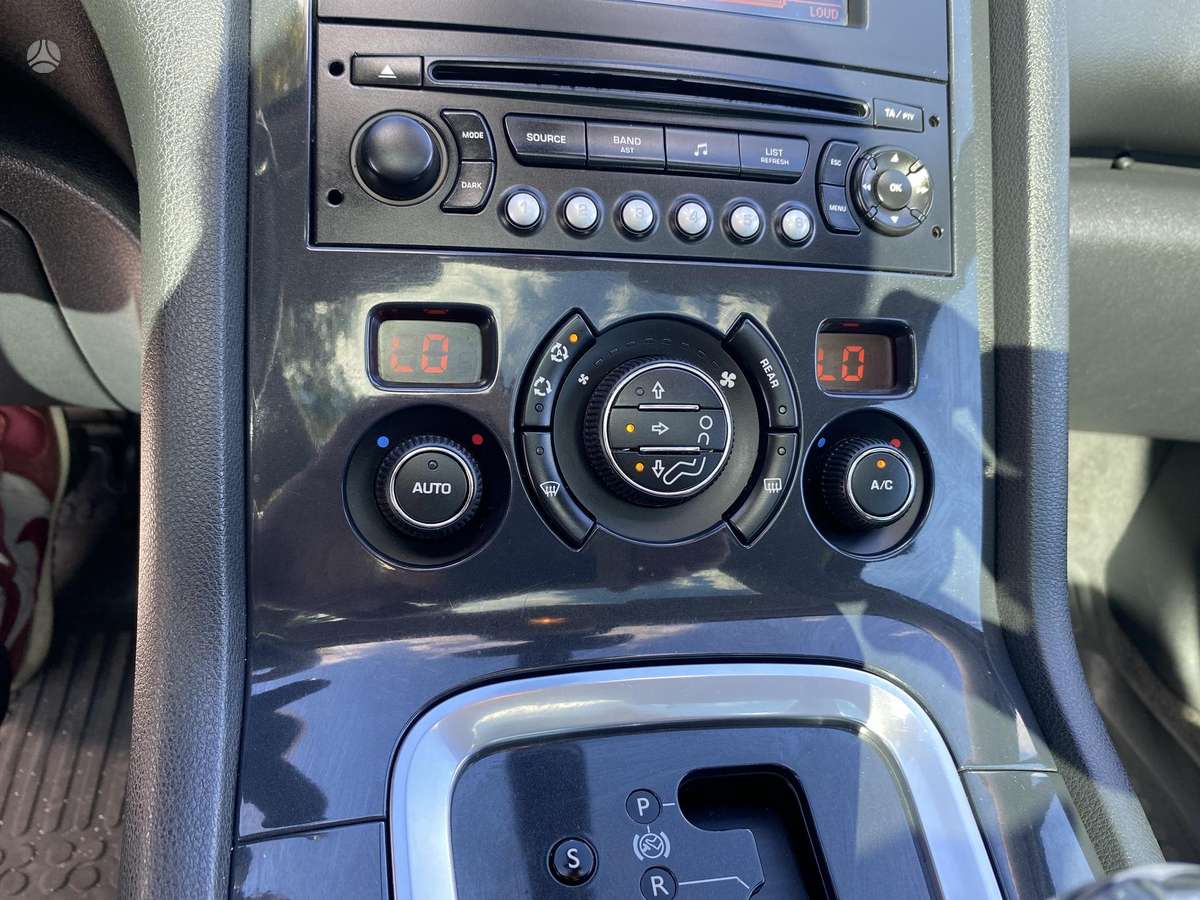 Peugeot 5008 2010 — photo 24