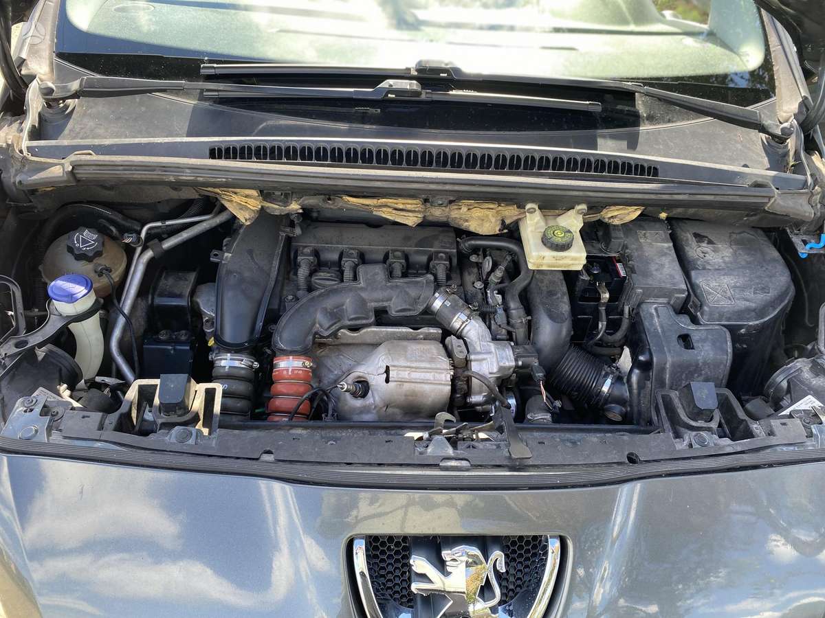 Peugeot 5008 2010 — photo 27