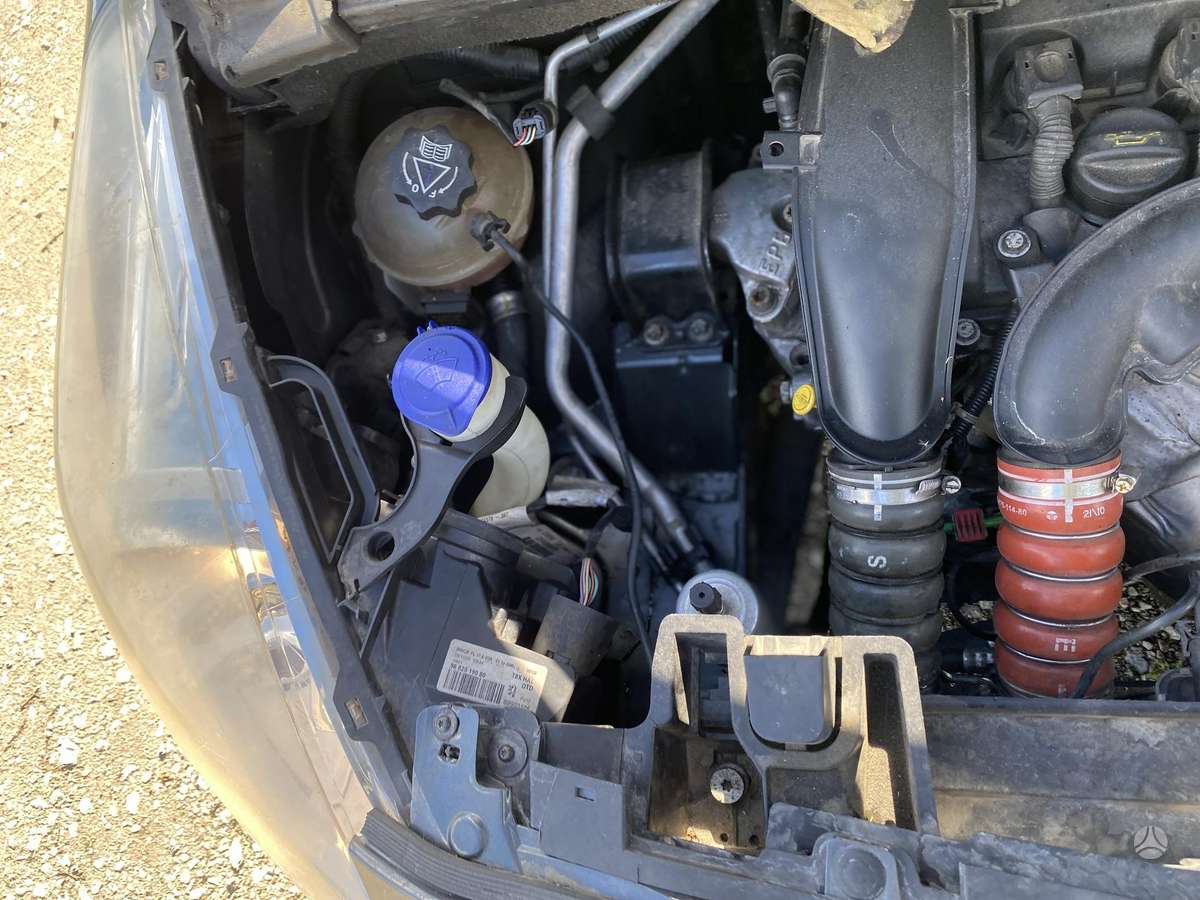 Peugeot 5008 2010 — photo 28