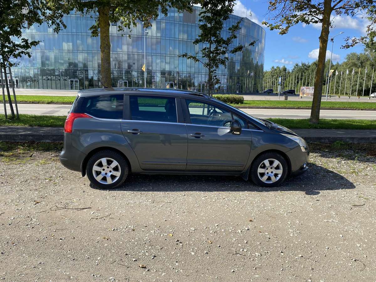 Peugeot 5008 2010 — photo 7