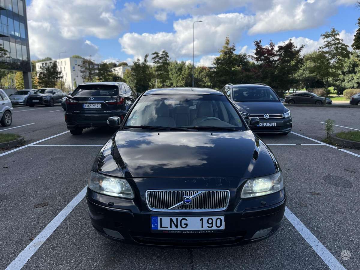 Volvo V70 2005 — вигляд ззаду