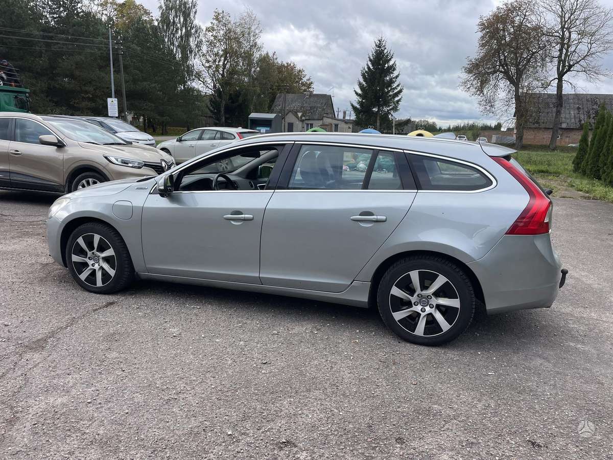 Volvo V60 2013 — photo 10