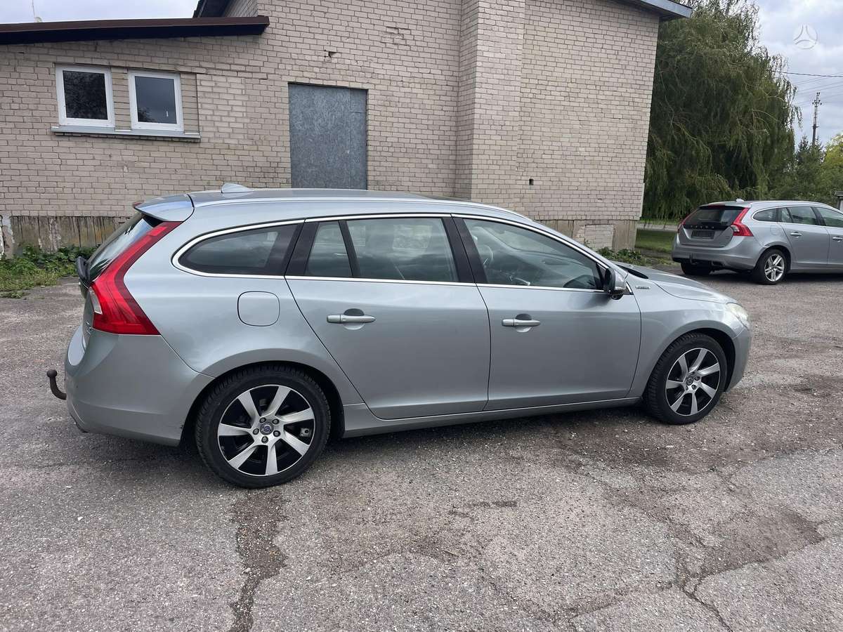 Volvo V60 2013 — photo 11