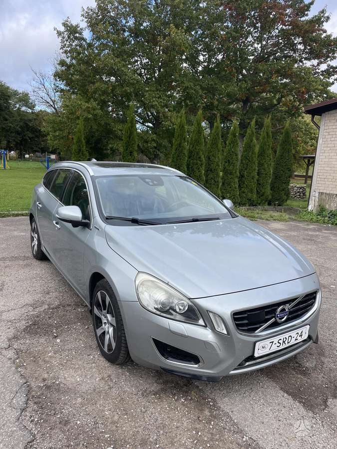 Volvo V60 2013 — photo 12