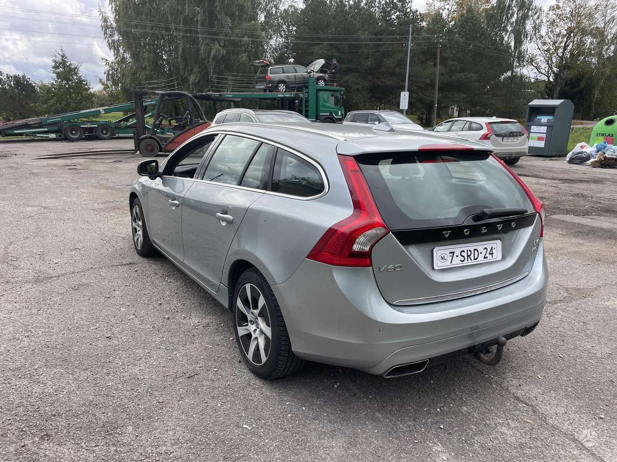 Volvo V60 2013 — photo 13