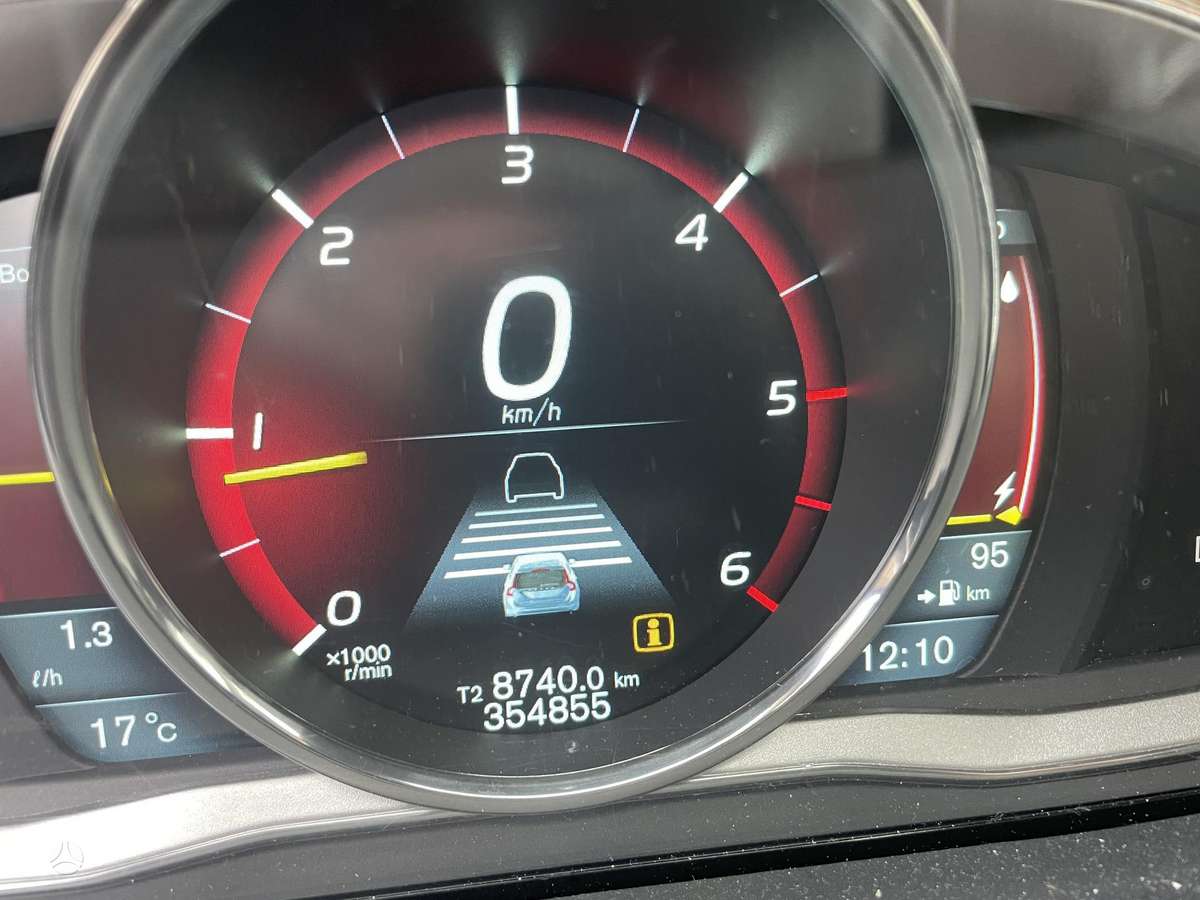 Volvo V60 2013 — interior