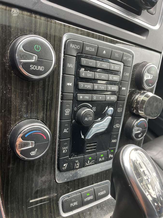Volvo V60 2013 — engine 2400 cm³, 215 HP (158kW)
