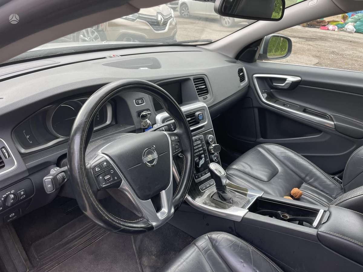 Volvo V60 2013 — photo 8