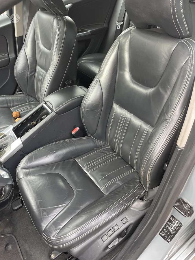 Volvo V60 2013 — photo 9