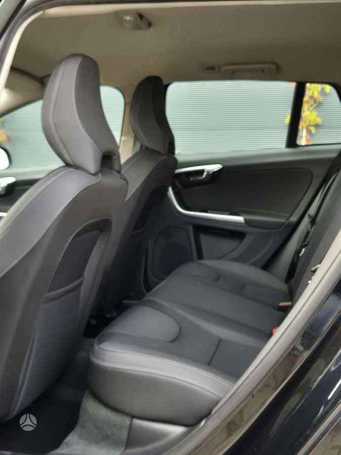 Volvo V60 2014 — photo 10