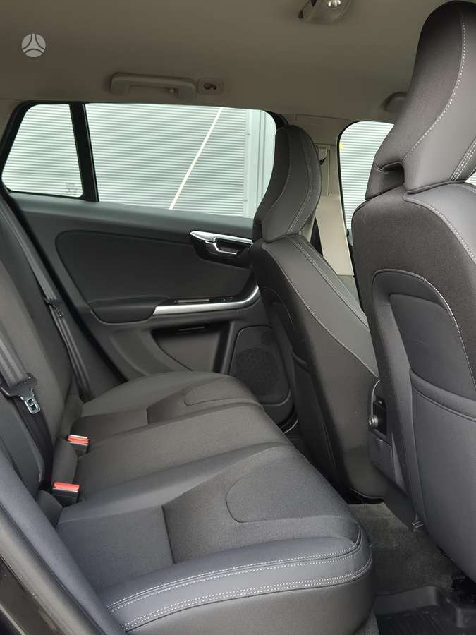 Volvo V60 2014 — photo 11