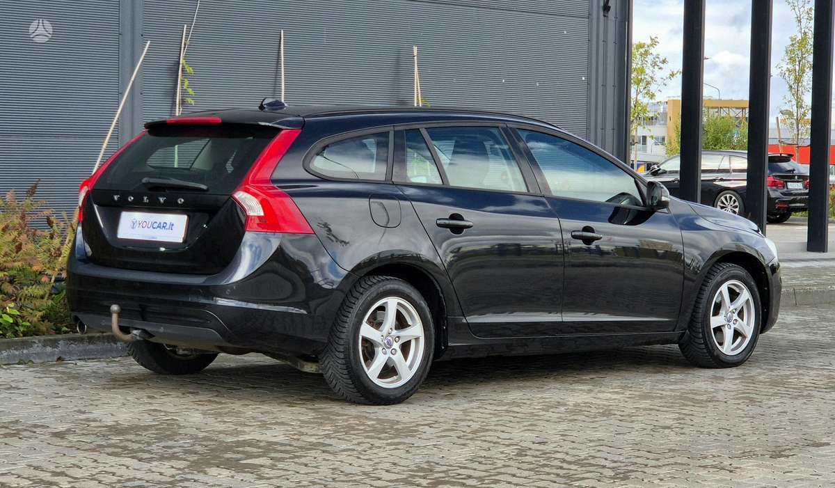 Volvo V60 2014 — interior
