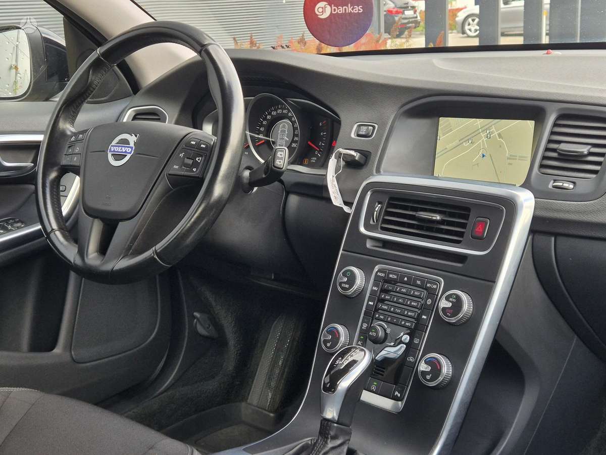 Volvo V60 2014 — photo 8