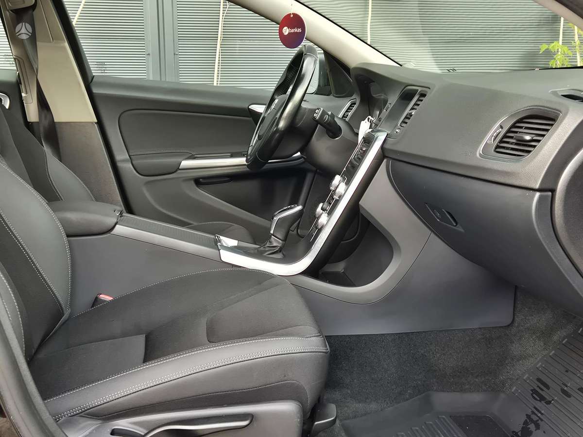 Volvo V60 2014 — photo 9