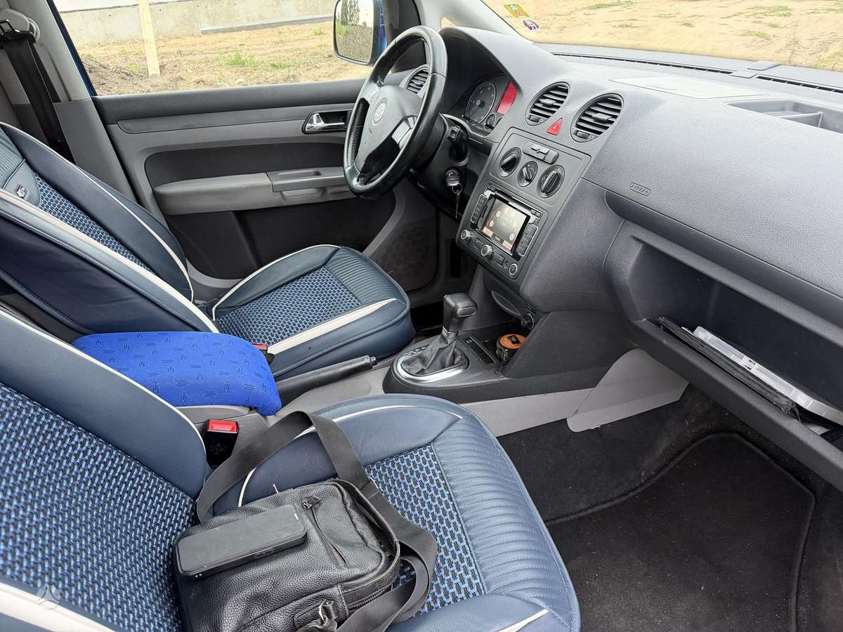 Volkswagen Caddy 2010 — interior