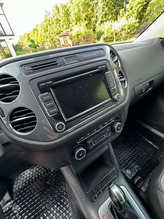 Volkswagen Tiguan 2012 — photo 10