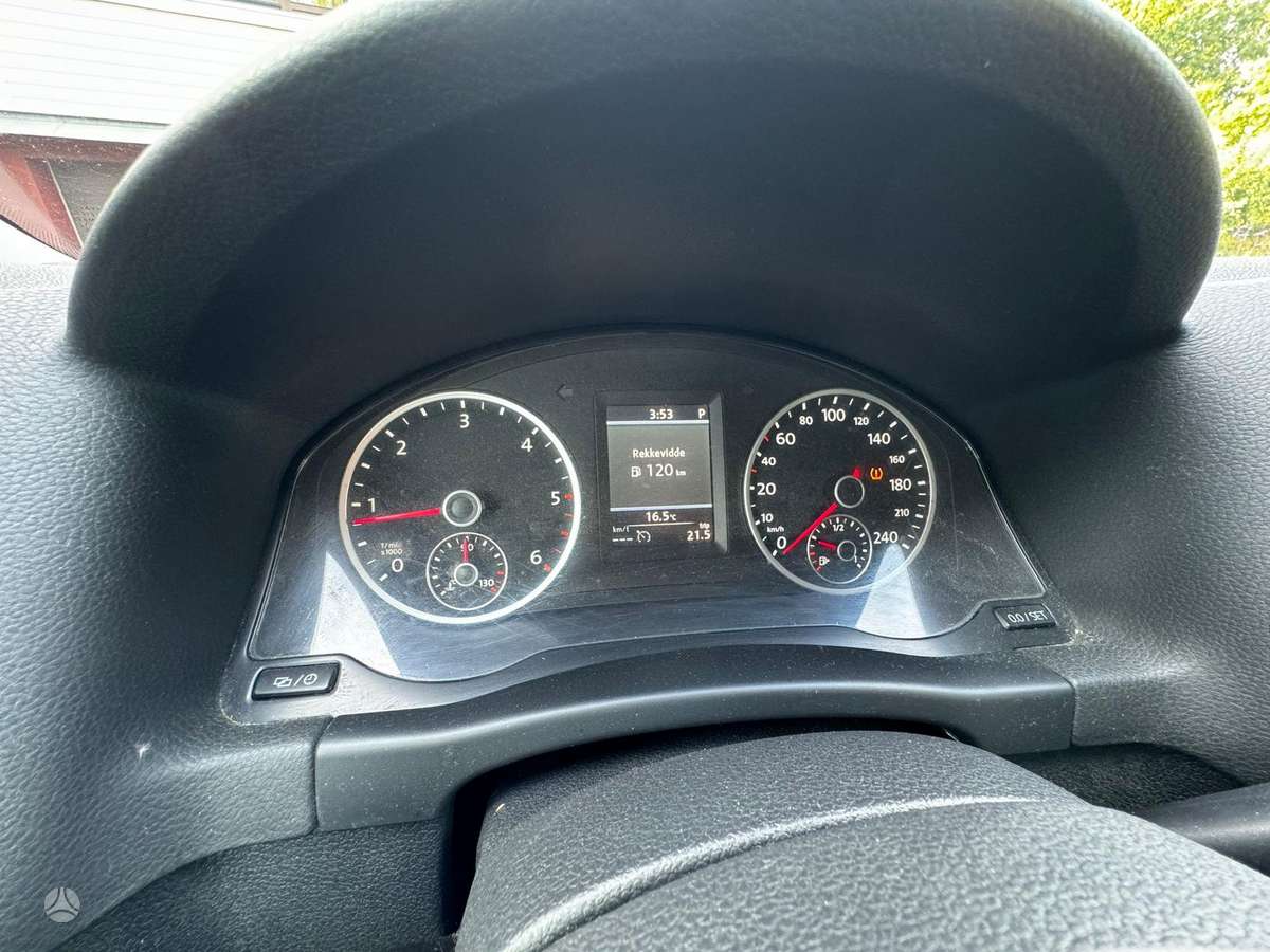 Volkswagen Tiguan 2012 — photo 11