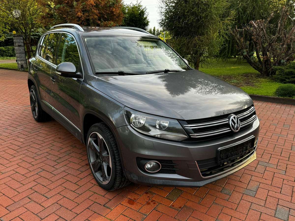 Volkswagen Tiguan 2012 — interior