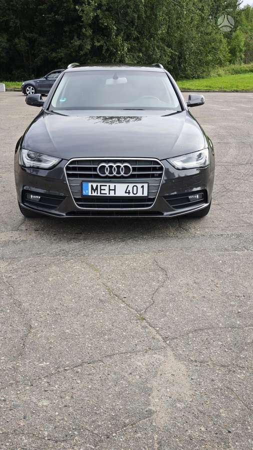 Audi A4 2013 — вигляд ззаду