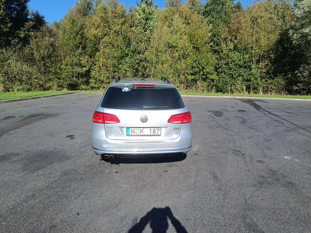 Volkswagen Passat 2012 — вигляд ззаду