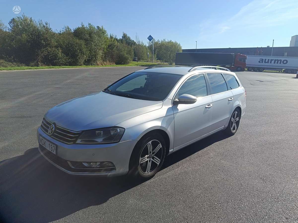 Volkswagen Passat 2012 — салон