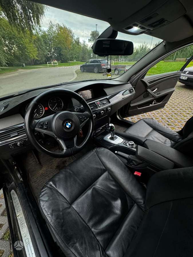 BMW 520 2009 — photo 10