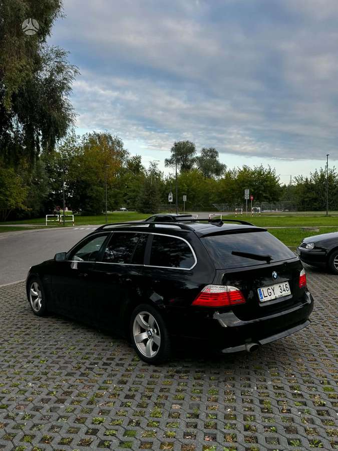 BMW 520 2009 — interior
