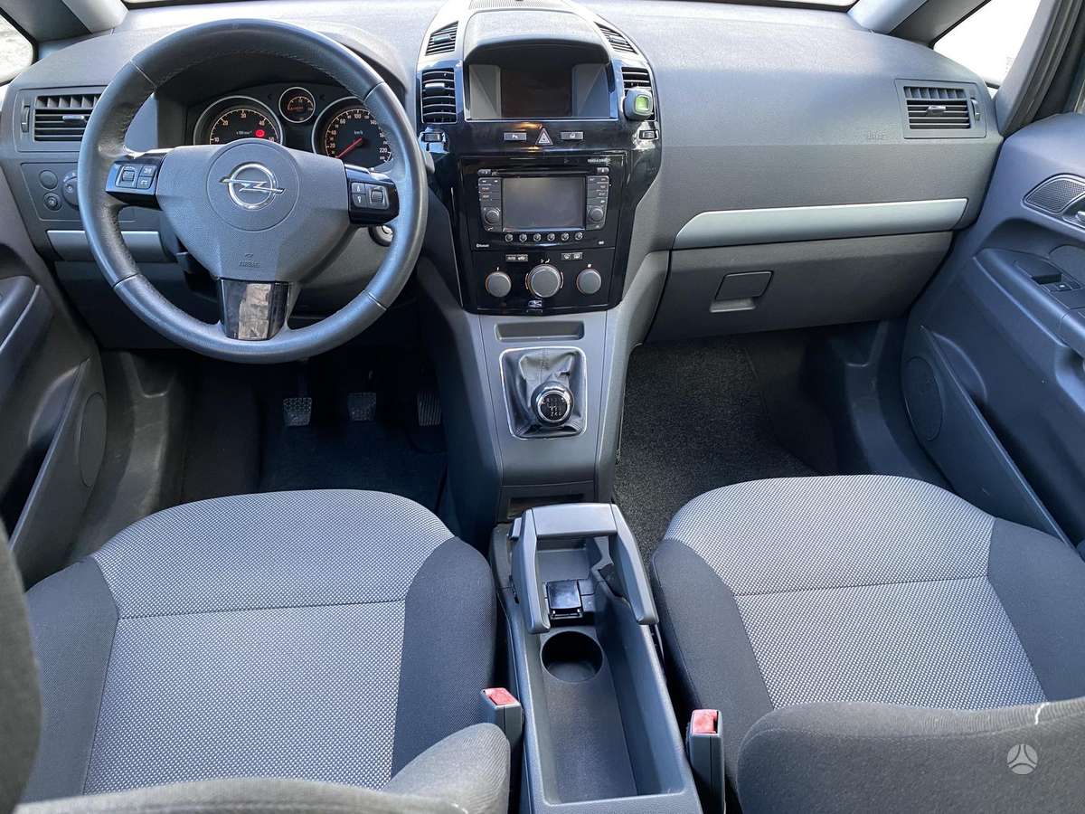 Opel Zafira 2013 — photo 10