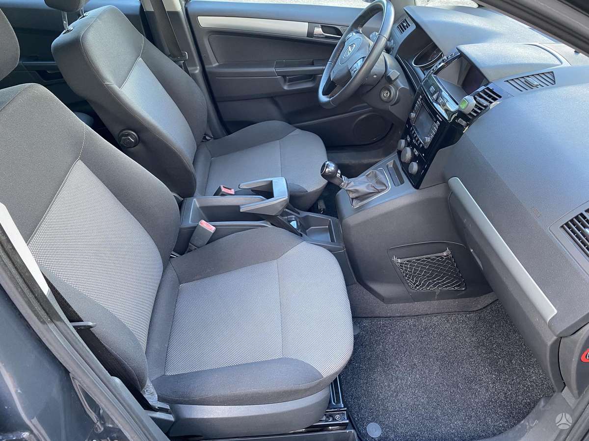 Opel Zafira 2013 — photo 13