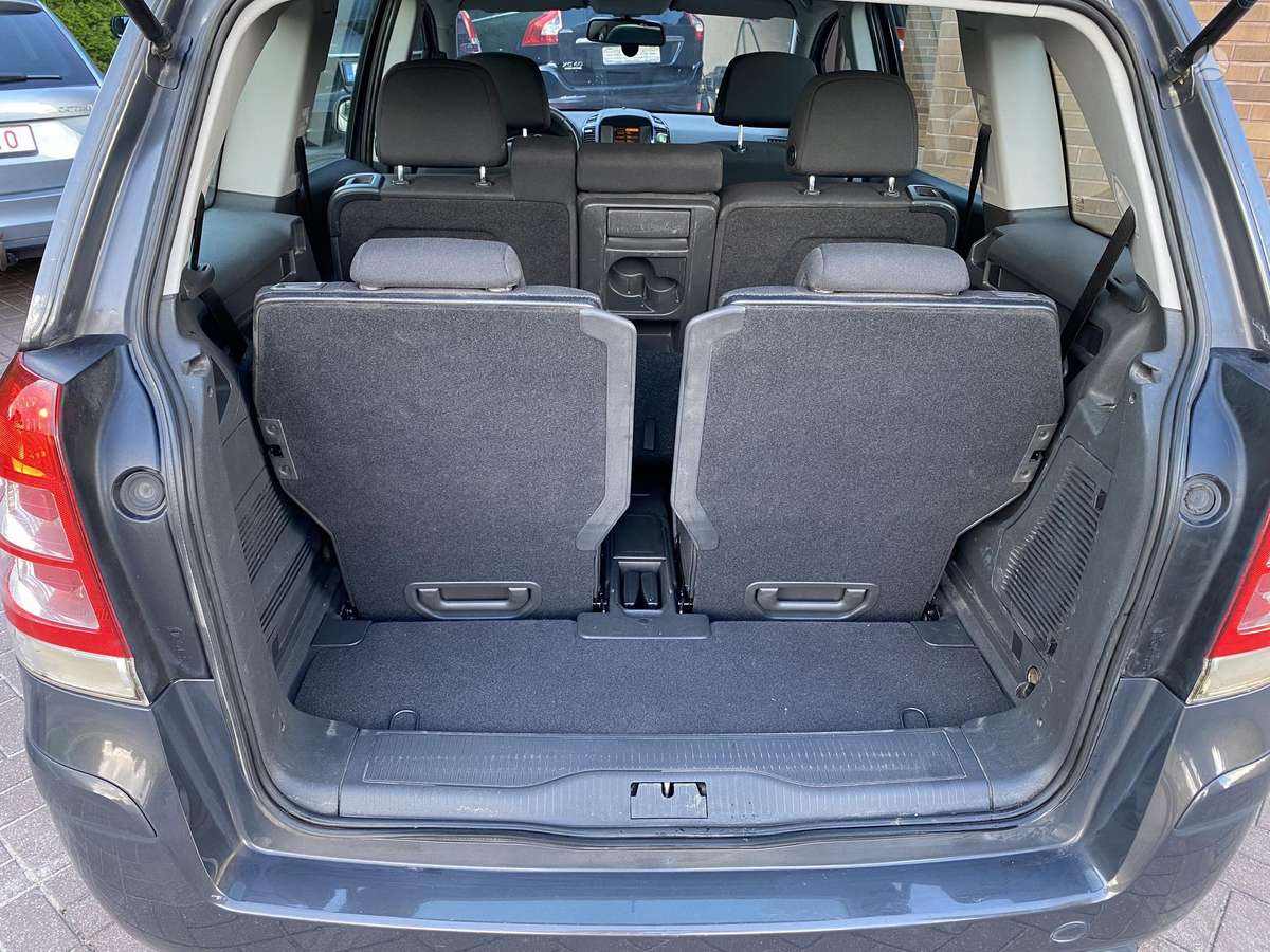 Opel Zafira 2013 — photo 18