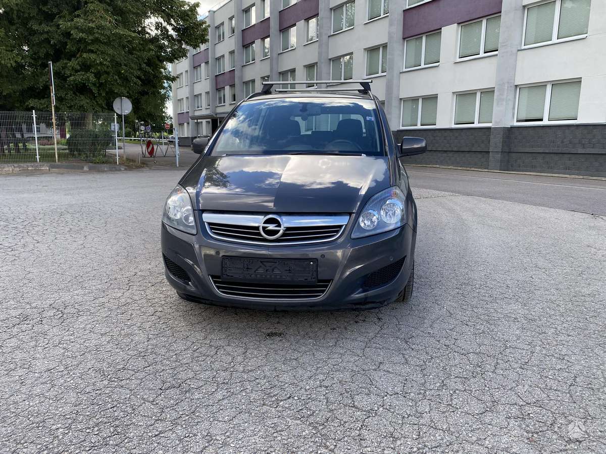 Opel Zafira 2013 — engine 1700 cm³, 110 HP (81kW)